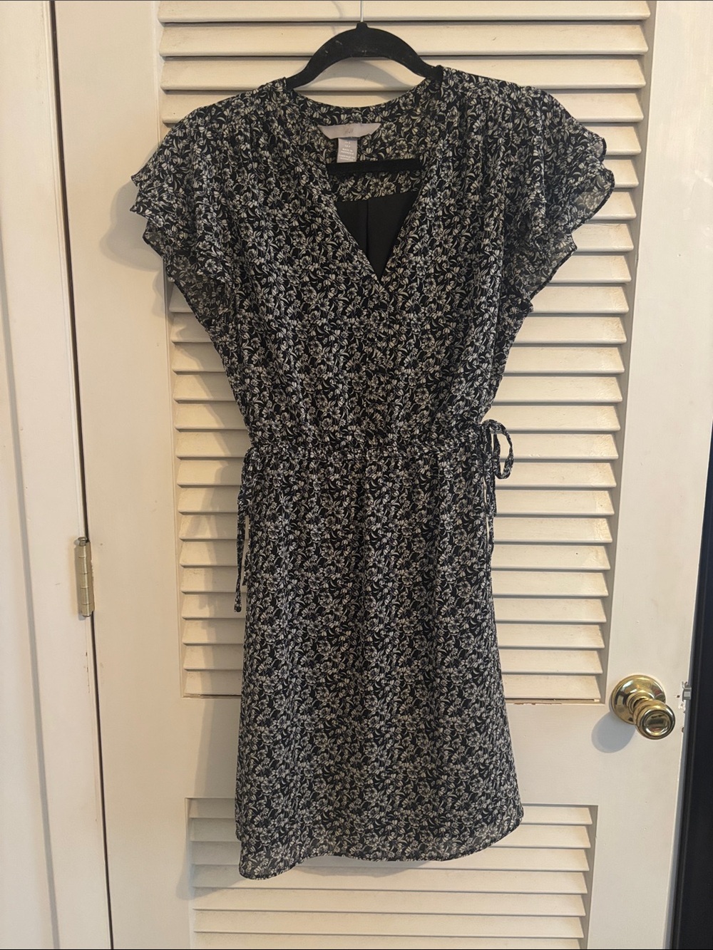 H&M Black & White Floral Tie-Waist Midi Dress
